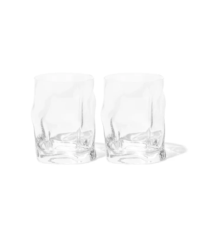Kleines Trinkglas im skulpturalen Design – glace collection von 7 O'CLOCK