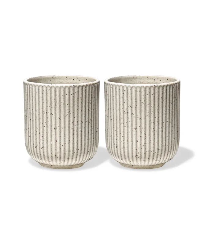 Keramik Becher im geriffelten Design in Beige – paris collection von 7 O'CLOCK
