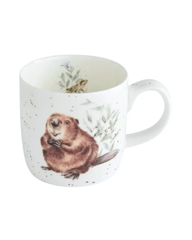 Zu sehen ist eine Biber Tasse von Wrendale Designs auf einem weißen Hintergrund. außen ist ein fröhlicher Biber zu sehen und in der Innenseite ein kleiner süßer Frosch.