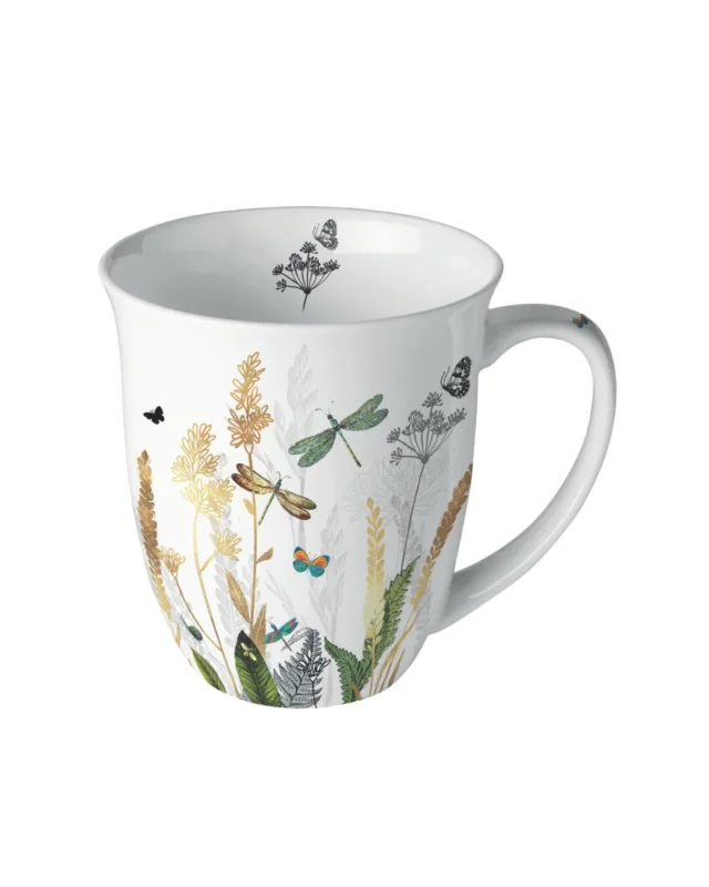 Abgebildet ist eine weiße Porzellantasse mit dem Motiv „Ornamental Flowers“ von Ambiente. Zu sehen sind zarte ornamentale Blumen in Gelb, Weiß und Blau, kleine Vögel und grüne Blätter. Die Tasse steht auf einem hellen Hintergrund.