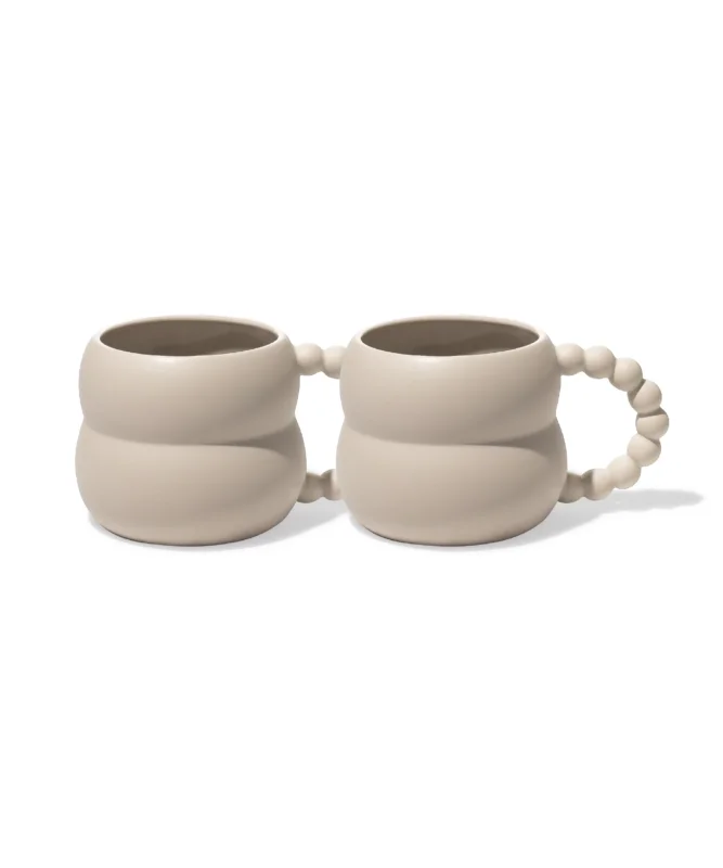 Keramiktasse mit Perlenhenkel in Beige – chloé collection von 7 O'CLOCK