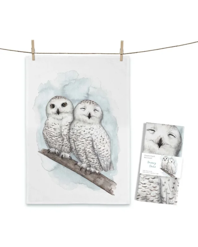 Geschirrtuch „Snowy Owls“ von Maluu mit zwei weißen Eulen