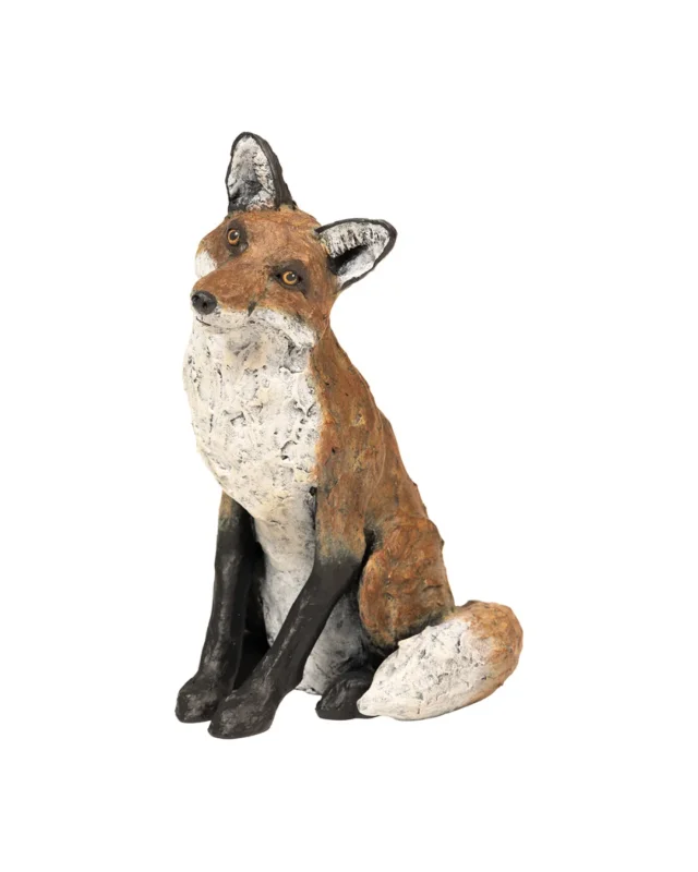 Fuchs Statue "Autumn" von Wrendale Designs vor weißen Hintergrund. Der Fuchs schaut nach links au dem Bild.