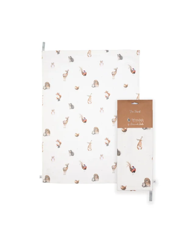 Geschirrtuch „Waldtiere“ von Wrendale Designs mit verpackter Variante vor weißem Hintergrund.