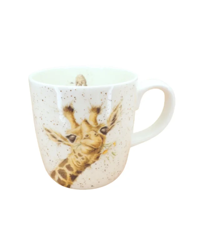 Große Giraffen-Tasse „Lofty“ von Wrendale Designs, Vorderansicht mit Giraffenmotiv auf weißem Fine Bone China von Royal Worcester.