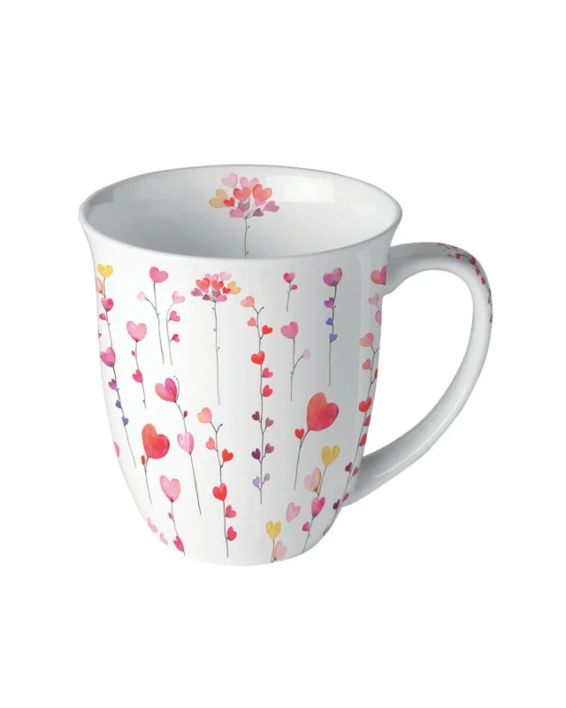 Herzchen Tasse "Hearts Garlands" in Größe L von Ambiente vor weißen Hintergrund. Das Motiv besteht aus vielen Blumen wobei die Blüten mit kleinen Herzchen ersetzt wurden.