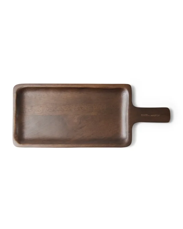Holztablett Banu Mini Serving Tray von Rivièra Maison mit Griff vor hellem Hintergrund.