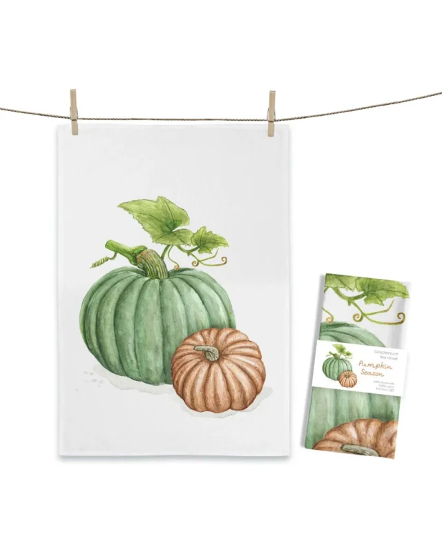Geschirrtuch „Pumpkin Season“ von Maluu mit zwei Kürbissen in Grün und Braun