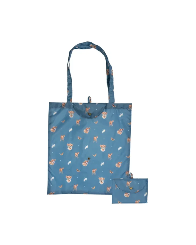 Dunkelblaue Einkaufstasche Farmyard Friends von Wrendale Designs mit verschiedenen Kälbchenmotiven von Hannah Dale. Ebenfalls zum Design gehören Schmetterlinge und Blümchen. Mit praktischer kleiner Befestigungsschlaufe zum Transport an Schlüssel oder Karabiner.