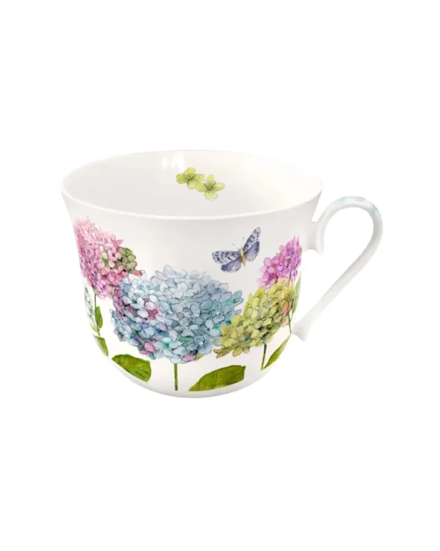 Lieblingstasse mit Hortensien-Motiv vom Grätz Verlag vor weißem Hintergrund.