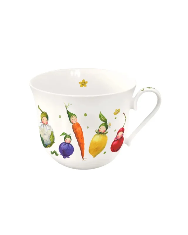 Lieblingstasse Obst- und Gemüsekindern vom Grätz Verlag mit dem süßen Motiv nach den Dollbelge Puppen vor weißem Hintergrund.