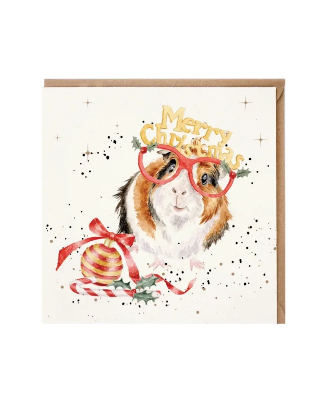 Weihnachtskarte „Christmas Guinea Pig“ mit Meerschweinchen von Wrendale Designs vor weißem Hintergrund.