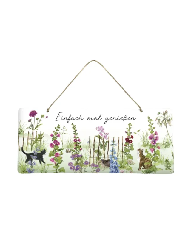 Metallschild Stockrosen vom Grätz Verlag mit bunt illustrierten Katzen und Blumen auf weißem Hintergrund, Aufhängung mit Juteband.