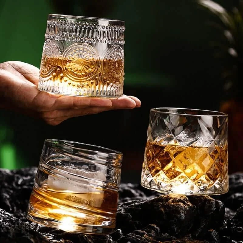 Rotierendes Whiskeyglas aus Kristallglas ll (drei Varianten) - Kochschein