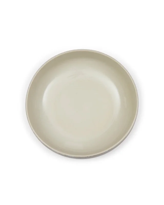 Die leere Bowl Sevran von Rivièra Maison in sanftem Beige auf weißem Hintergrund.