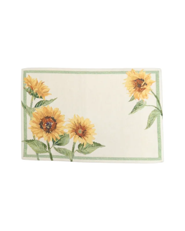 Sonnenblumen Tischset "Solea" von Sander vor weißen Hintergrund. Zu sehen ist das rechteckige Tischset auf dem 4 Sonnenblumen abgebildet. Am Rand des Sets ist ein grüner Balken.