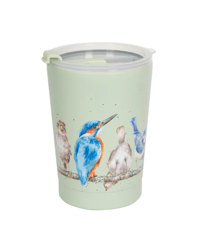 Thermobecher "Vögel Variety of Life" von Wrendale Designs. Der Becher ist grün und zeigt verschiedene Vogelarten welche auf einem Ast sitzen und neugierig in die Kamera schauen.