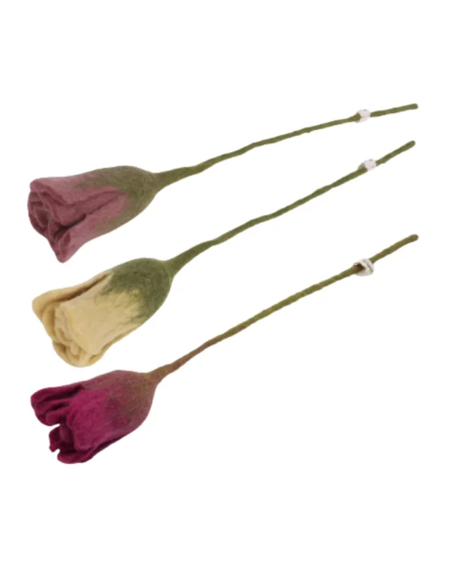 Filzblumen-Tulpen in verschiedenen Farben von Gry & Sif nebeneinander