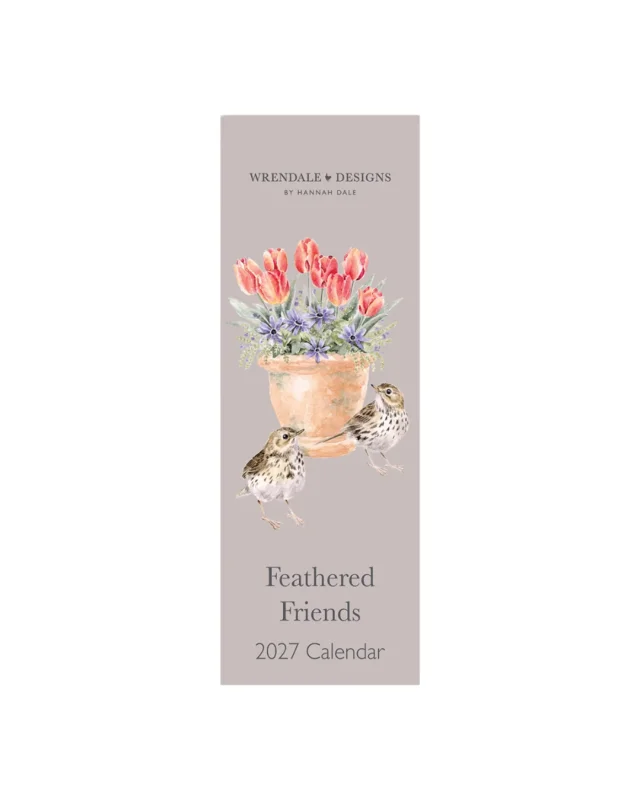 Vogel Streifenkalender 2027 "Feathered Friends" von Wrendale Designs vor weißen Hintergrund. Das Motiv besteht aus einem grauen Hintergrund und einer Blumenvase mit 2 Vögeln im Vordergrund. Unten sieht man die Aufschrift "Feathered Friends".
