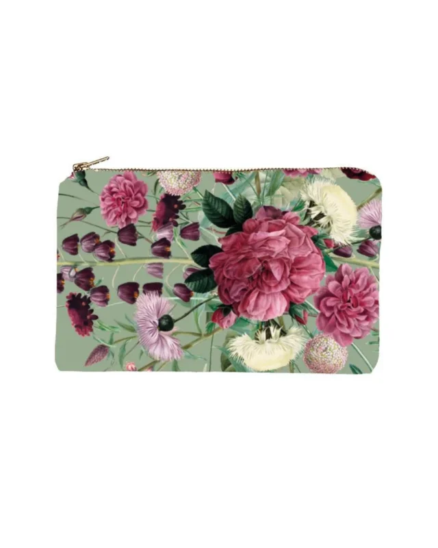 Kosmeiktasche mit Blumenmotiv welches viele Naturtöne enthält auf weßem Hintergrund.