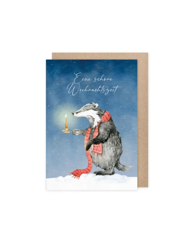 Freundliche Weihnachtskarte „Eine schöne Weihnachtszeit“ mit Dachs und Kerzenlicht