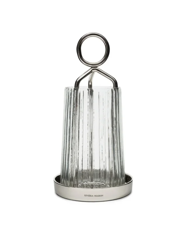 Windlicht Windlicht "Milazzo Hurricane" von Rivièra Maison, zylindrisches Glas mit geriffelter Oberfläche und Metallgriff, auf weißem Hintergrund.