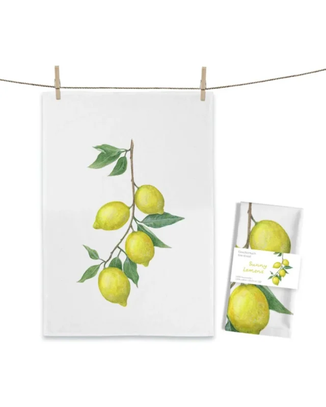 Zitronen Geschirrtuch Sunny Lemons von Maluu mit gelben Zitronen und grünen Blättern an einem Zweig auf hellem Baumwollstoff