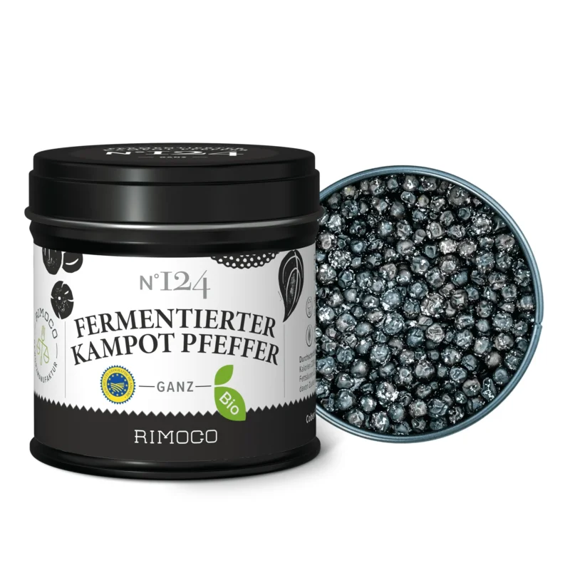 Geöffnete Dose mit Bio Fermentiertem Kampot Pfeffer zeigt schwarze Pfefferkörner.