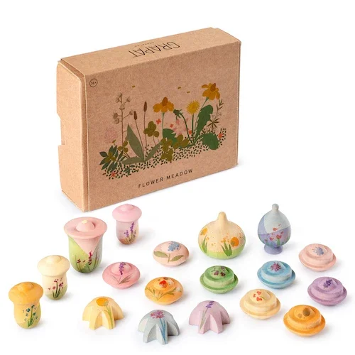 Grapat Flower Meadow 18 handbemalte Holzfiguren in Form von Blüten und Blumen mit dekorativer Papp-Box