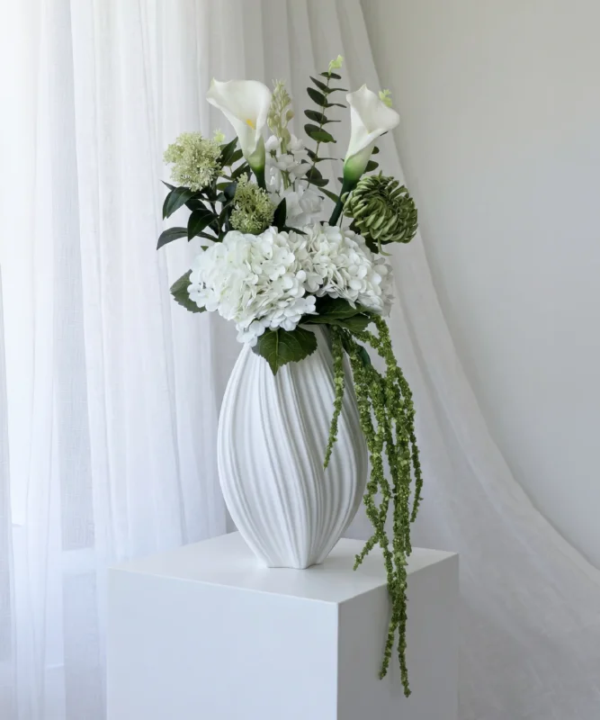 Realistisches Kunstblumen-Bouquet Green Silence 9er in Weiß und Grün – bloom collection von 7 O'CLOCK