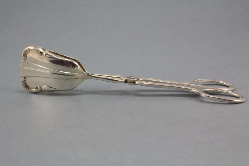 Große versilberte Gebäckzange, Jugendstil