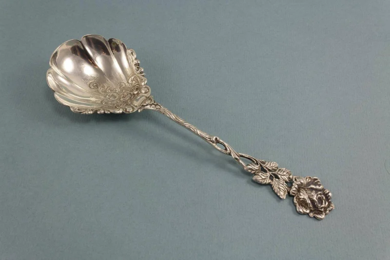 Großer Sahnelöffel mit edlem Rosendekor, 835er Silber, Albert Bodemer