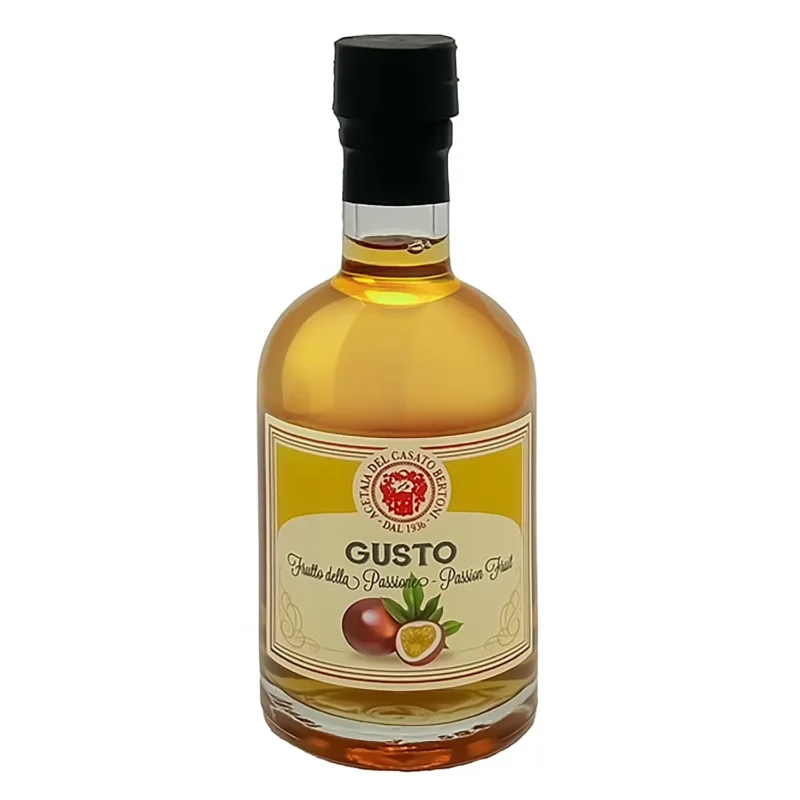 Bertoni Passionsfrucht-Balsamico-Condimento mit goldenem Etikett und schwarzem Deckel auf Weiß.