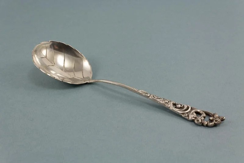Sahnelöffel, 800er Silber mit Rose, Jugendstil