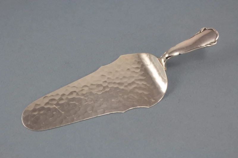 Nice pastry server, WMF 2700, silver plated, hammered pattern