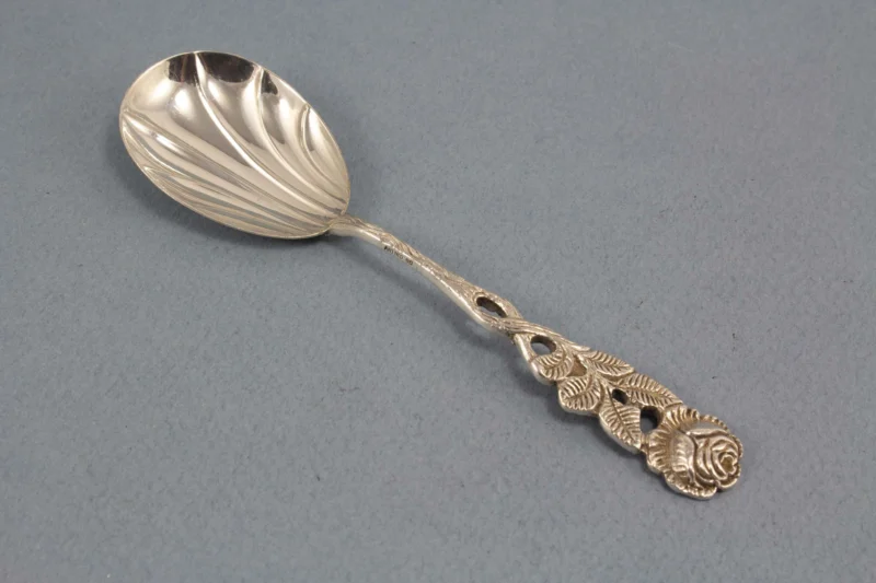 Kleiner Zuckerlöffel von Antiko, Hildesheimer Rose
