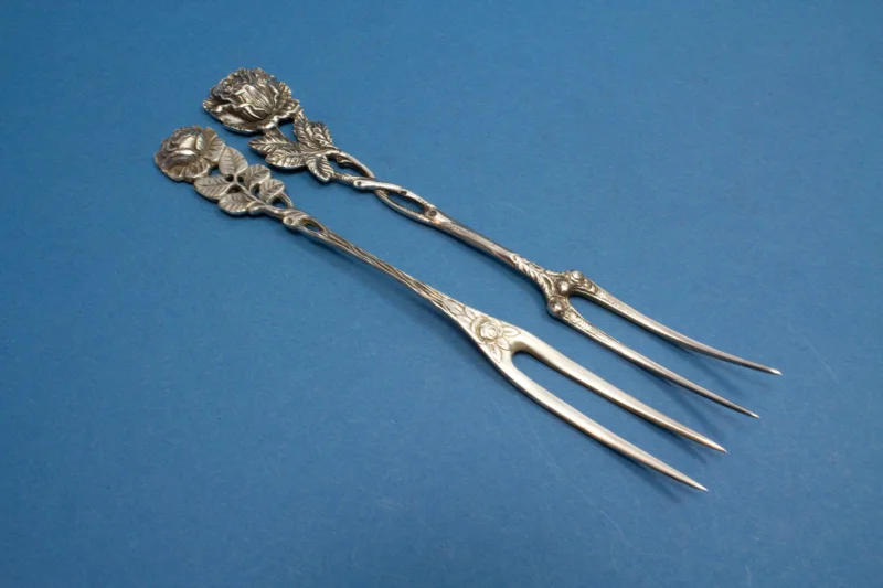 2 Käsespieße aus Silber, Hildesheimer Rose