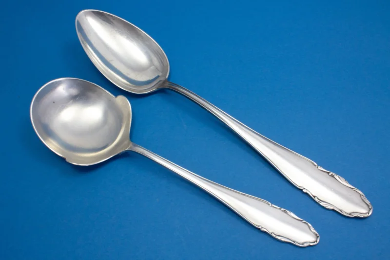 2 Servierlöffel, großer Gemüselöffel mit dem passenden Kartoffellöffel, WMF 2200, versilberte Servierlöffel, Besteckset