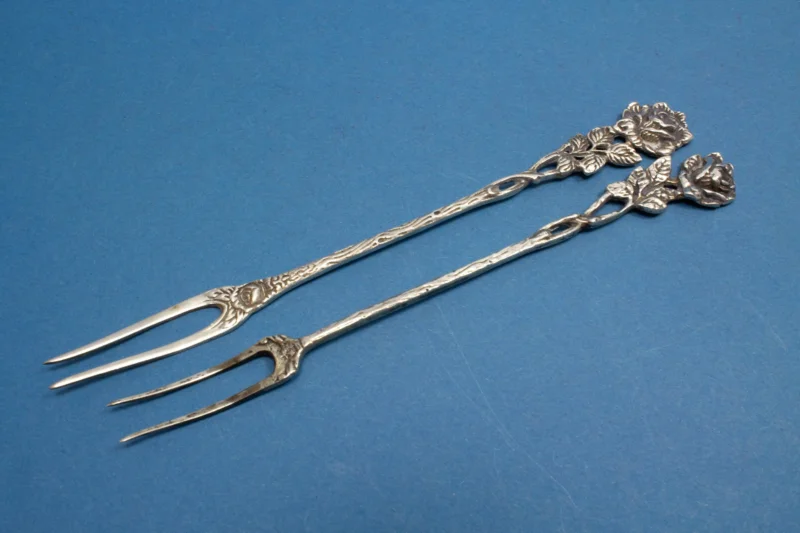 2 Käsespieße aus Silber, Hildesheimer Rose