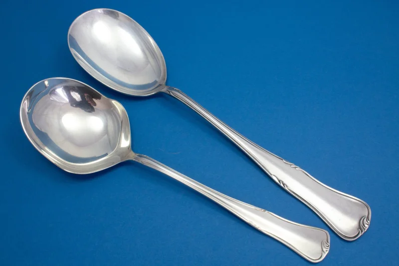 Großer Gemüselöffel mit dem passenden Kartoffellöffel, WMF 3700, versilberte Servierlöffel, Besteckset