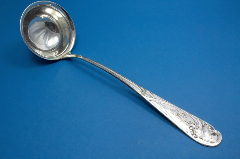 Große versilberte Suppenkelle im Jugendstil, WMF Efeu - Muster