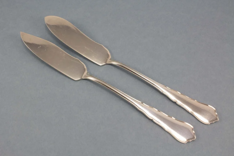 Versilbertes Käsemesser und Buttermesser, WMF 2100 Chippendale