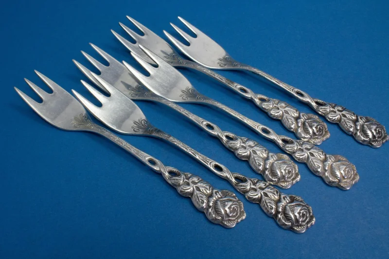 6 versilberte Kuchengabeln mit einem schönen Rosenmuster, Hildesheimer Rose, Mid Century