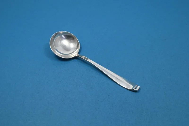 Kleine Sahnekelle, versilberter Sahnelöffel, Martin Art Deco