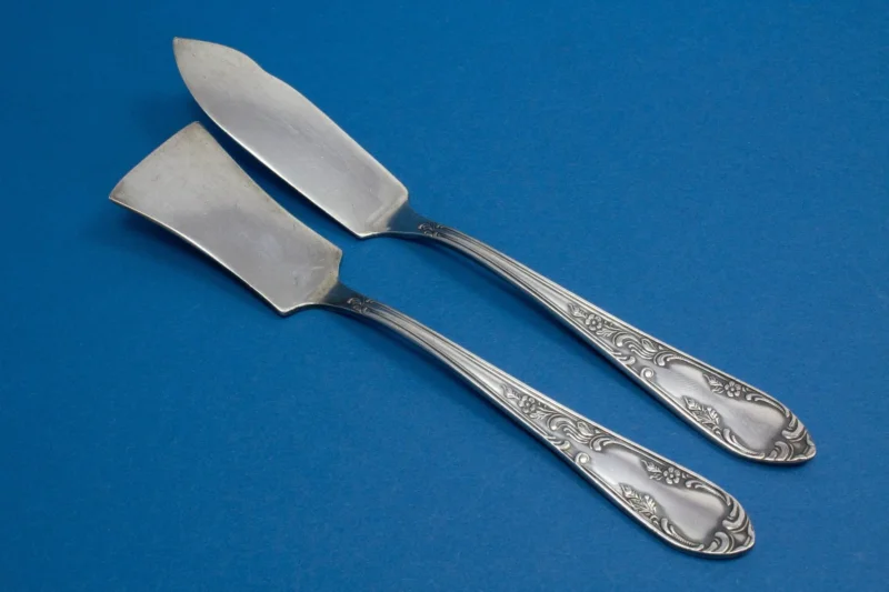 Käsemesser und Buttermesser, versilberte Messer, Rokoko - Löffelland