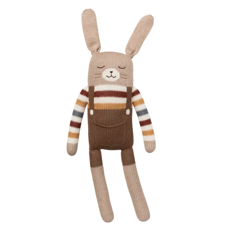 Großer Hase mit Regenbogen-Pulli von Main Sauvage