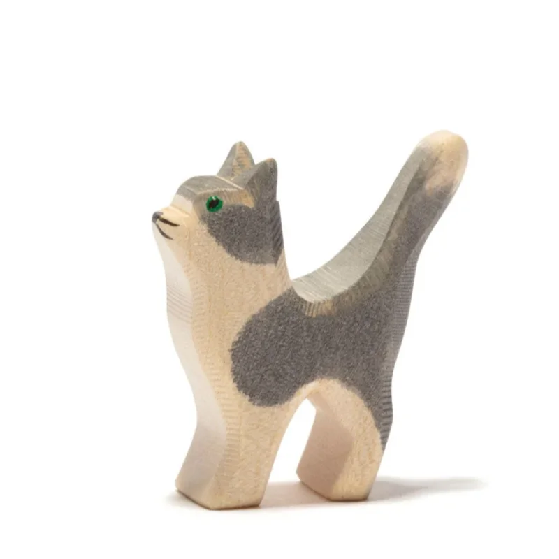 Kleine Katze mit gehobenem Kopf von Ostheimer_11407
