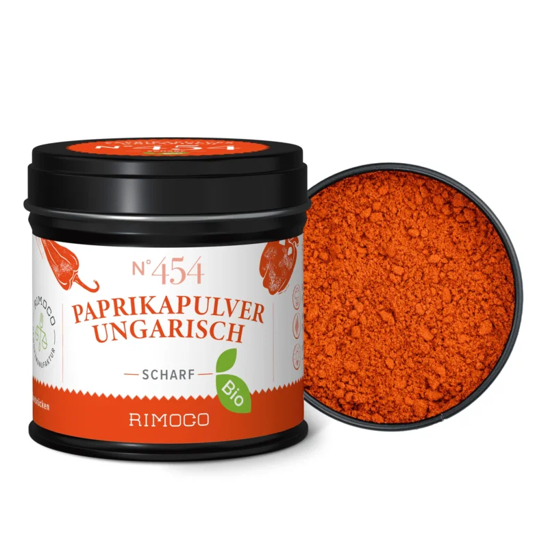 Bio Paprikapulver ungarisch scharf, offene Dose mit leuchtend rotem, gemahlenem Paprika.
